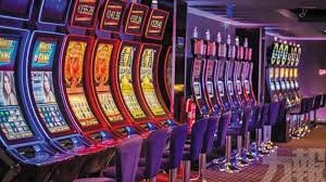 Người dùng Việt Nam chơi slot nổ hũ trên điện thoại với giao diện gee88